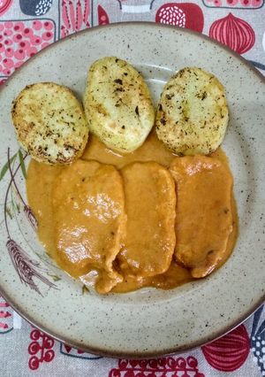 Una foto de Lomo en salsa de naranja y Pedro Jiménez con patatas