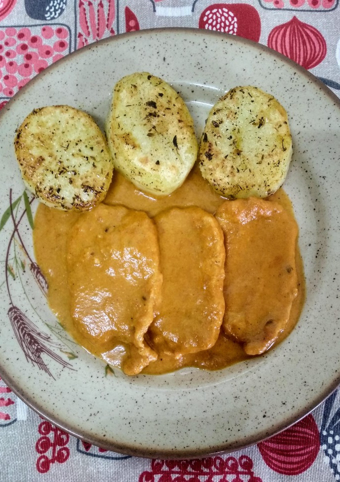 Una foto de Lomo en salsa de naranja y Pedro Jiménez con patatas