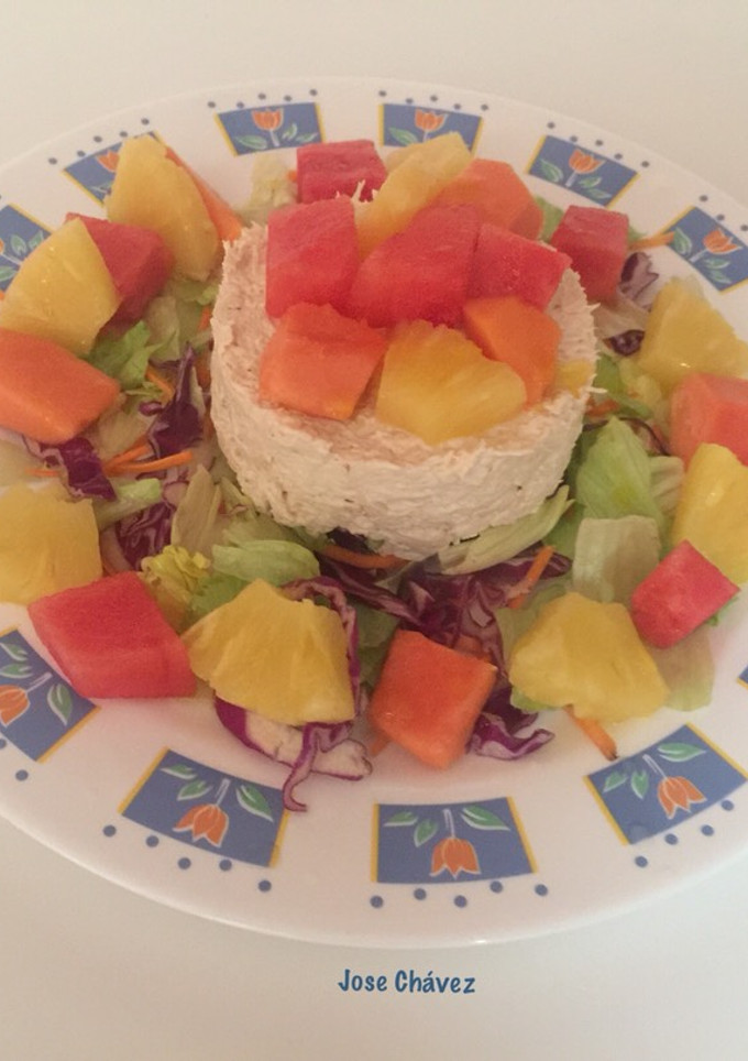 Una foto de Ensalada de pollo
