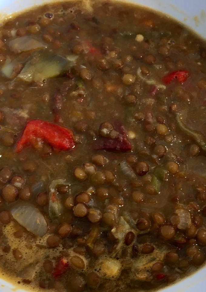 Una foto de Lentejas con verduras y jamón