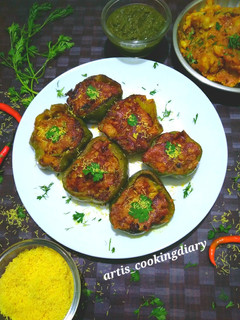 भरवां शिमला मिर्च (bharwa shimla mirch recipe in Hindi) रेसिपी मुख्य फोटो