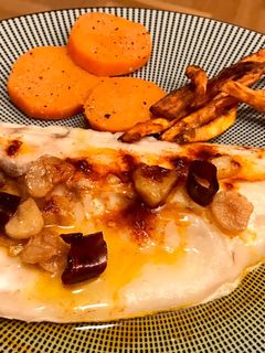 Una foto de Lubina al vapor con ajo confitado ahumado y mix de batata 🍠 con Mambo Cecotec