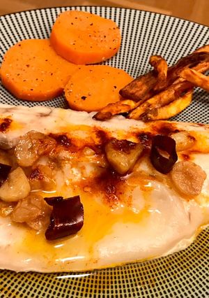 Una foto de Lubina al vapor con ajo confitado ahumado y mix de batata 🍠 con Mambo Cecotec