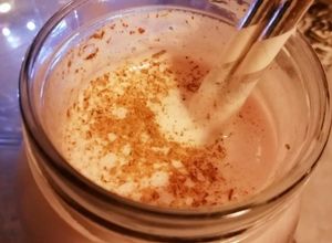 Una foto de Malteada de fresa y proteína🍓🥤