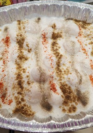 A picture of Dahi bhalla.