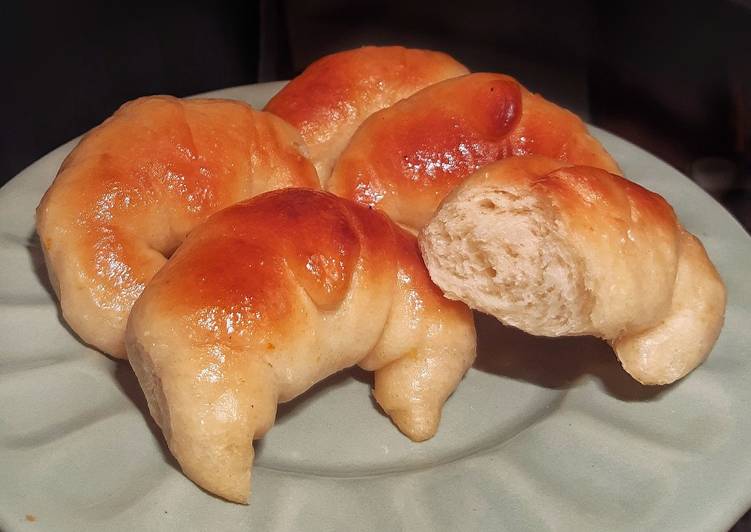 Medialunas tipo brioche sin manteca