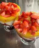 Postre de mango y fresas