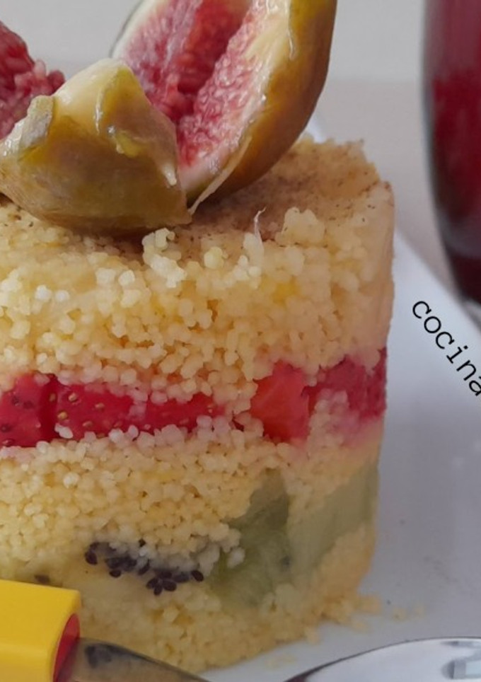Una foto de Fruta con cuscús - o tabulé de fruta-