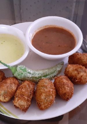 સેવ રોલ (Sev Roll Recipe In Gujarati) રેસીપી મુખ્ય ફોટો