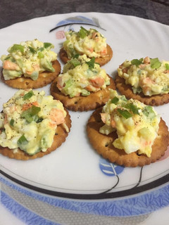 A picture of Biscuit open sandwich.