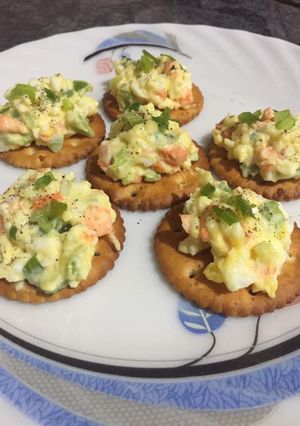 A picture of Biscuit open sandwich.