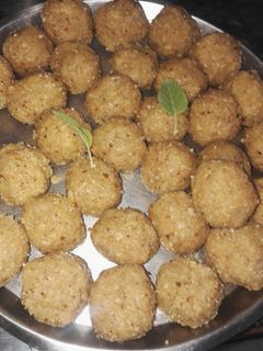 चूरमा के लड्डू (Churma ke ladoo recipe in hindi) रेसिपी मुख्य फोटो