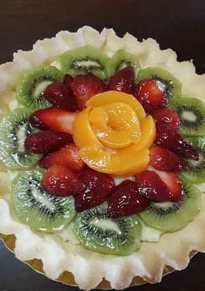 Una foto de Tarta frutal🍓🥝🍑😍