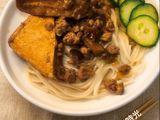 【無酒版】一鍋到底｜香菇肉燥佐油豆腐，3歲小孩也愛吃的家常味 🥣