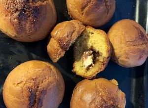 Una foto de Muffin que salen rellenos del horno