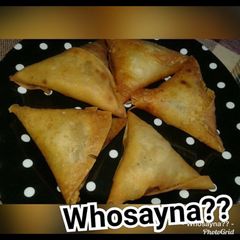 A picture of Whosayna’s Veggies Samosas.