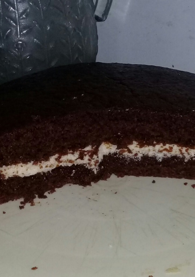 Una foto de Bizcochuelo de chocolate con relleno de limón (sin huevo ni leche)