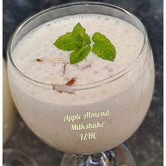 A picture of 🧋🍎Apple Almond Milkshake🍎🧋.
