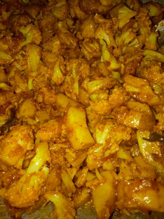 आलू गोभी फ्राई (Aloo gobhi fry recipe in hindi) रेसिपी मुख्य फोटो