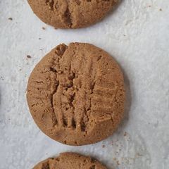 A picture of Simple Peanut Butter Cookies.