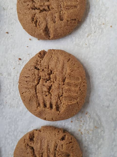 A picture of Simple Peanut Butter Cookies.