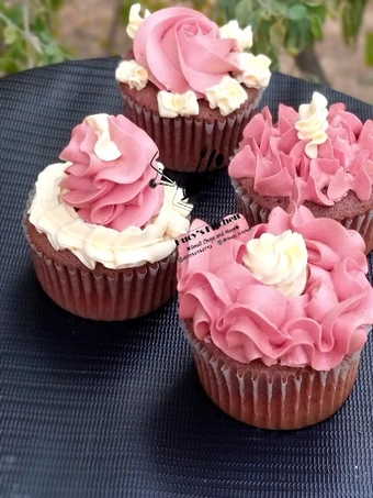 Easy Steps to Prepare Recipe Red velvet cupcakes that is Really Delicious, Appealing}