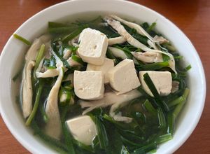Hình của món Canh Hẹ Nấm Nấu Đậu Hũ.