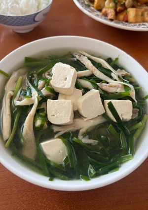 Hình của món Canh Hẹ Nấm Nấu Đậu Hũ.