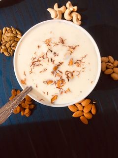 દૂધ પૌંઆ (Dudh Paua Recipe In Gujarati) રેસીપી મુખ્ય ફોટો