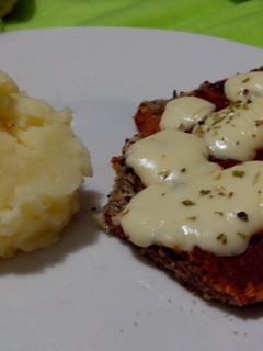 Una foto de Milanesas a la napolitana con puré express
