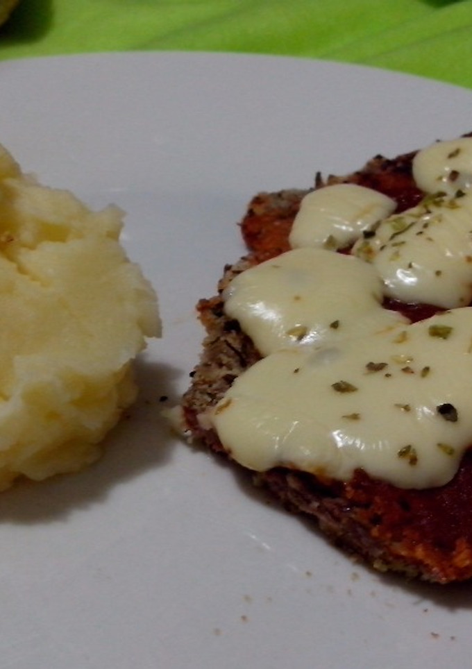 Una foto de Milanesas a la napolitana con puré express