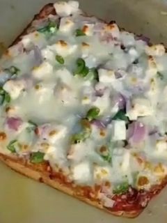 A picture of Tandoori sandwitch.
