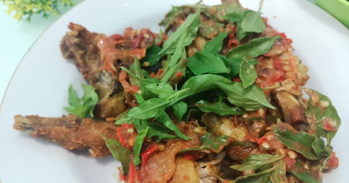 Ayam penyet kemangi