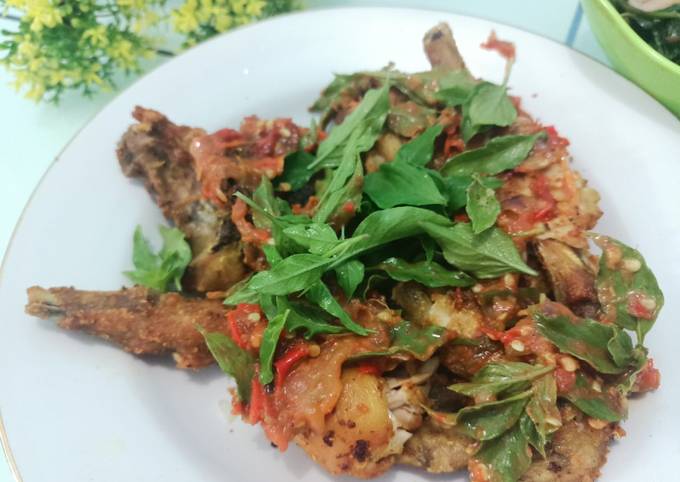 Resep Ayam penyet kemangi Resep Ayam penyet kemangi