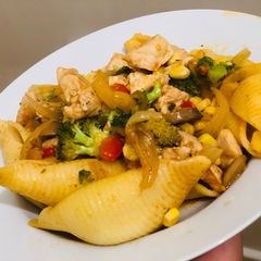 A picture of Chicken and vegetable pasta.