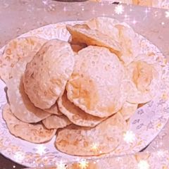 A picture of Daal kachori.