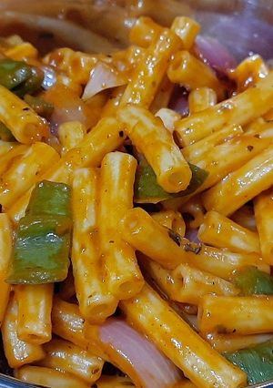 રેડ પાસ્તા (Red Pasta Recipe In Gujarati) રેસીપી મુખ્ય ફોટો
