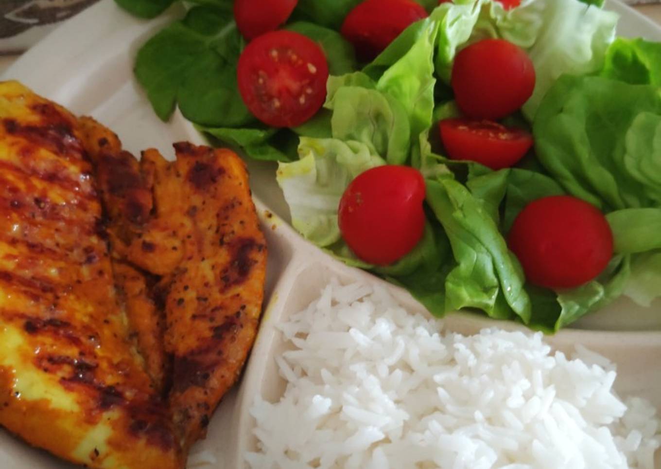 Ayam bakar dengan kunyit dan lada hitam