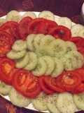 Ensalada de dos ingredientes con salsa de yogur y pimienta rosa para gratinados de queso