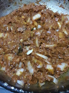 A picture of Instant imli and dry red chilli pickle.