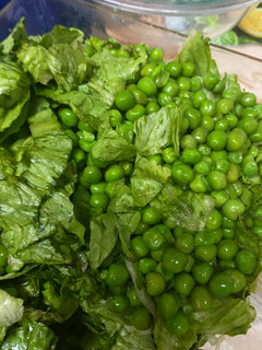 Una foto de Arvejas con Lechuga