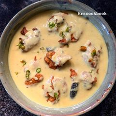 A picture of Punjabi Pakora Kadhi.
