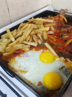 Una foto de Bifes a la criolla de Bigote cocina