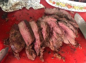 Una foto de Filete y Costillas de res al cilindro peruano con el toque Sonorense