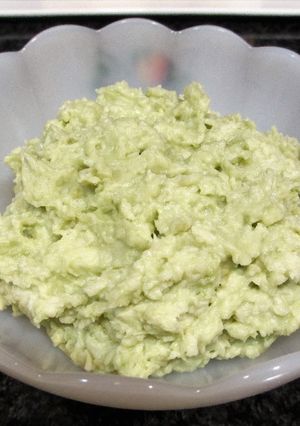 Una foto de Crema de queso mascarpone, coco rallado y matcha para rellenos de postres
