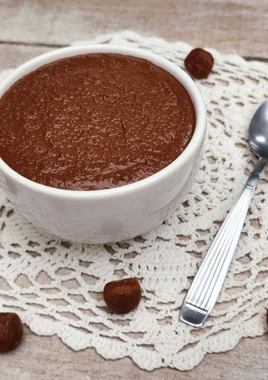 Una foto de 🌰Pasta de avellanas 🌰Para rellenar bombones, tortas, alfajores.... 🌰 Nutella accidentado 🫣 Apto dbt