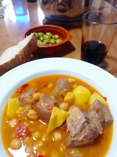 Una foto de Forro de cerdo picantito con garbanzos y patatas