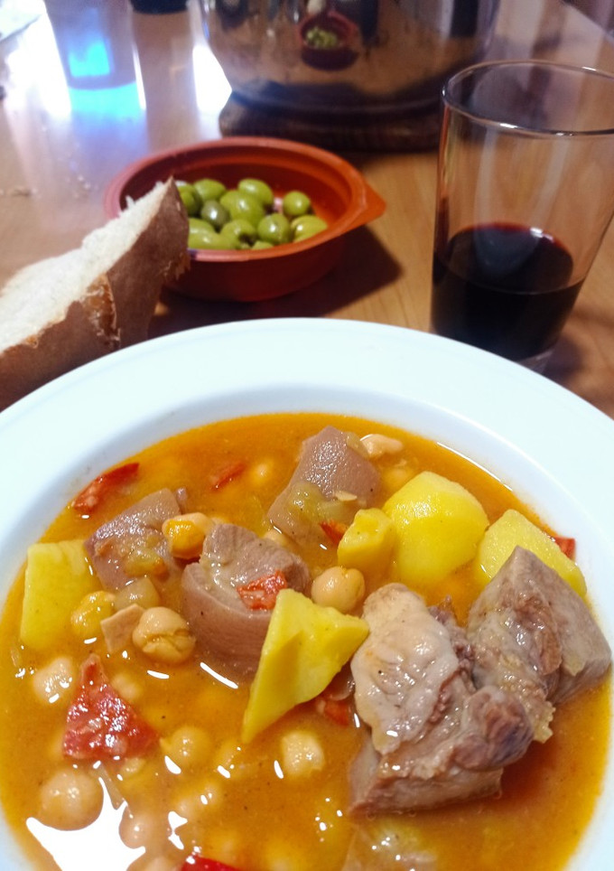 Una foto de Forro de cerdo picantito con garbanzos y patatas