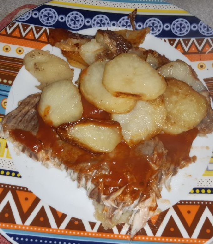 Una foto de Vacío de mantarraya con papas al horno