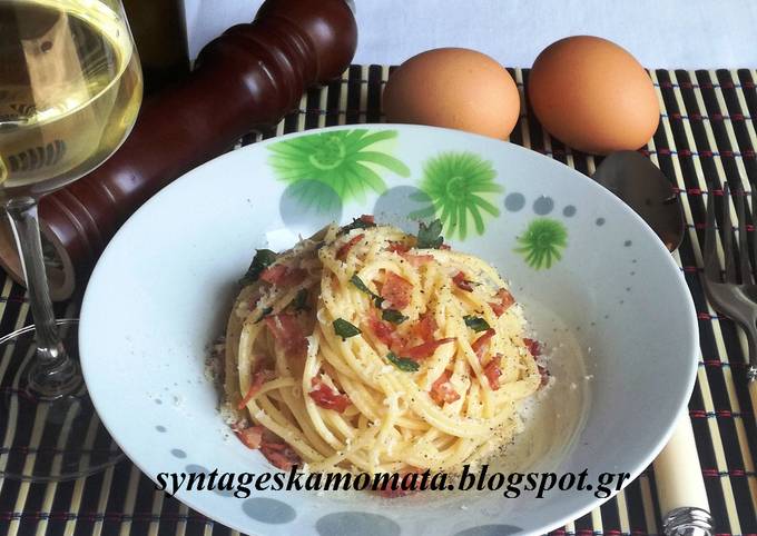 κύρια φωτογραφία συνταγής Καρμπονάρα (Spaghetti alla carbonara)